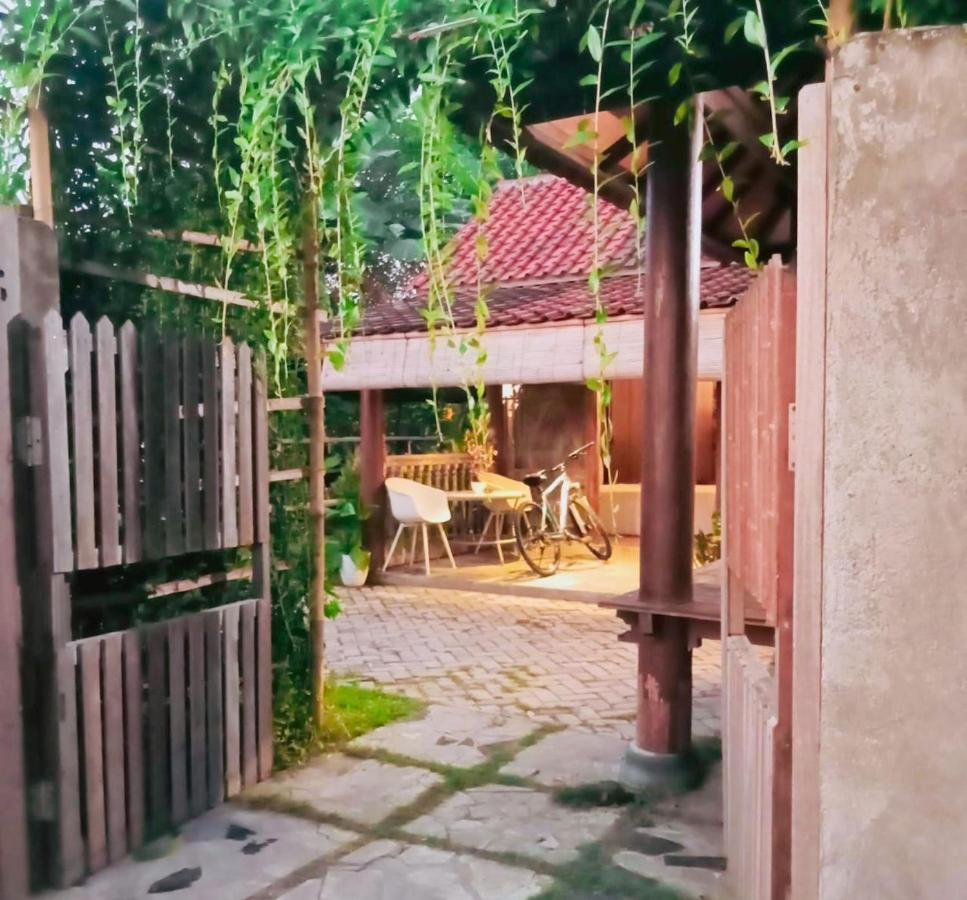 Отель Al-Shifa Healing House Lombok Гили-Эйр Экстерьер фото