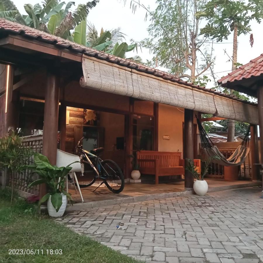 Отель Al-Shifa Healing House Lombok Гили-Эйр Экстерьер фото