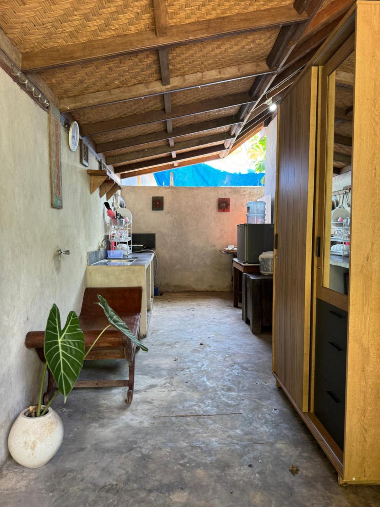 Отель Al-Shifa Healing House Lombok Гили-Эйр Экстерьер фото